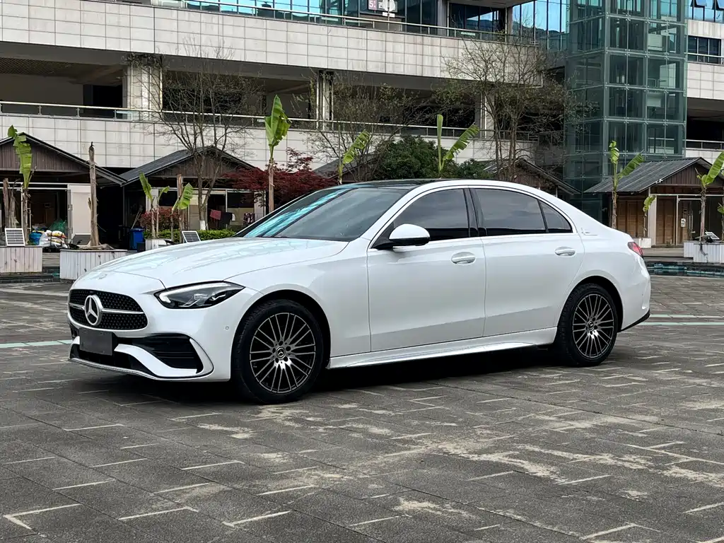 Mercedes-Benz C-Class 2024 — фото 1