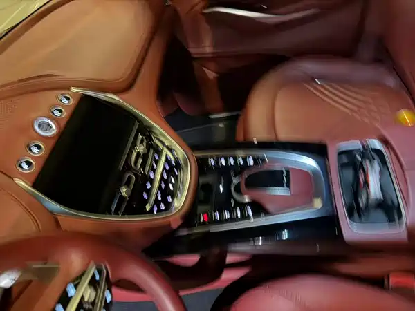 Aston Martin DBX 2021