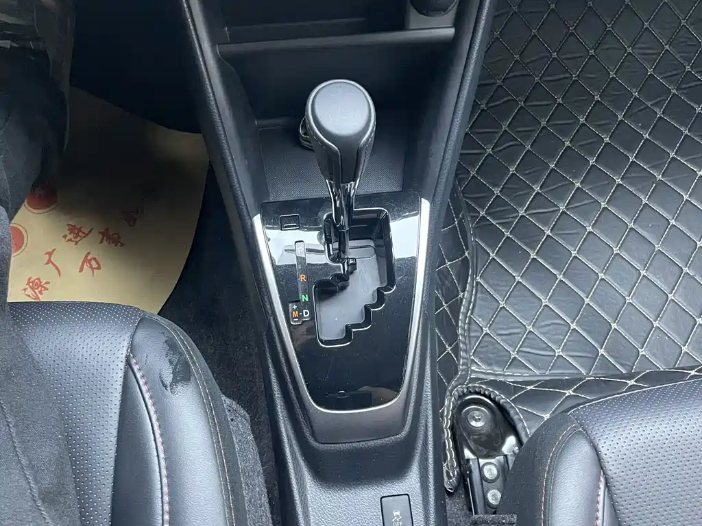 Toyota Yaris L 2023 — фото 11