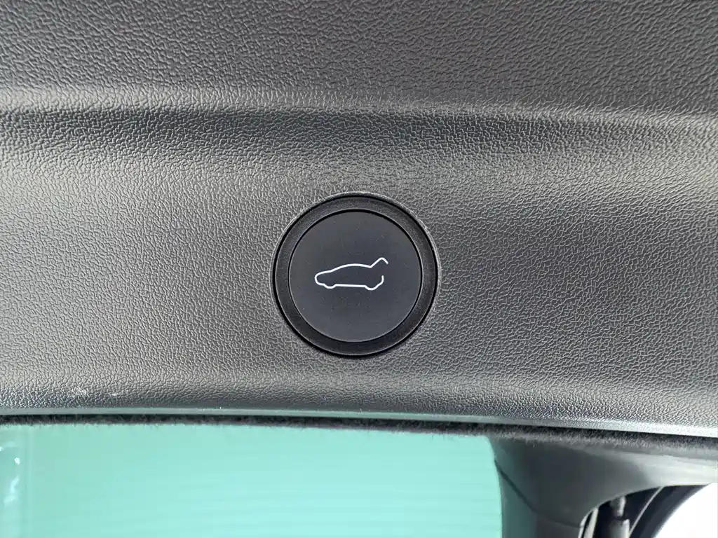 Tesla Model Y 2023 — фото 16