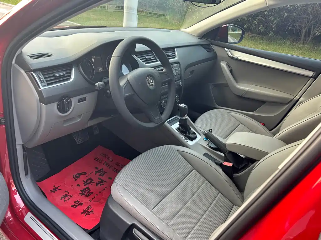 Skoda Octavia 2015 — фото 11