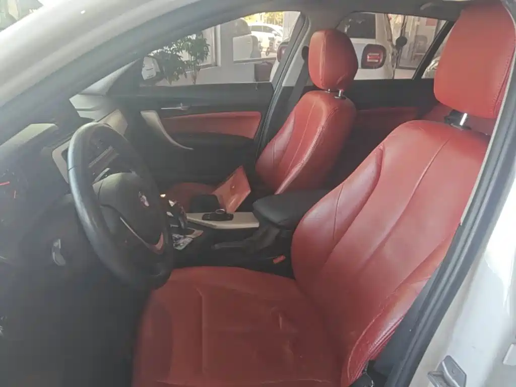 BMW 1 Series 2018 — фото 15