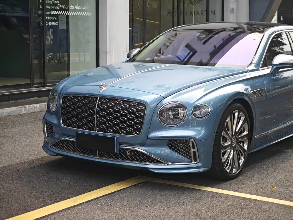 Bentley Flying Spur PHEV 2025 — фото 1