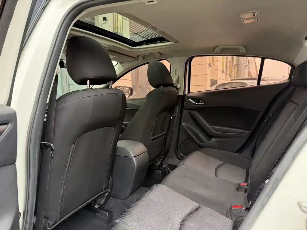 Mazda 3 Axela 2015