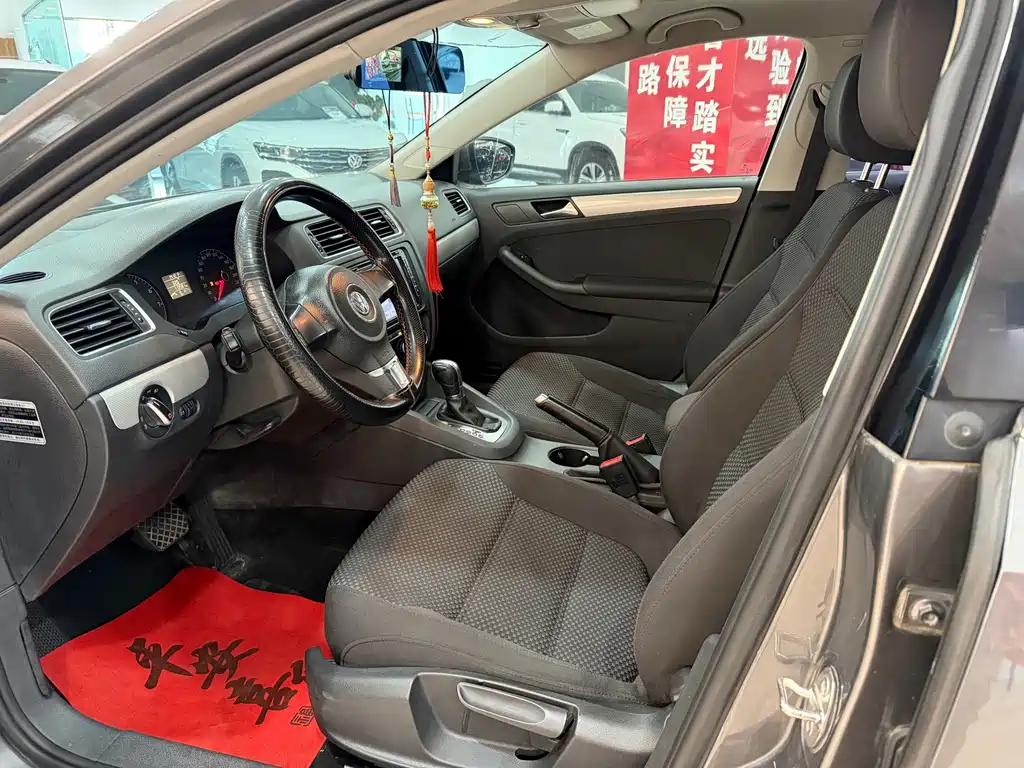 Volkswagen Sagitar 2015
