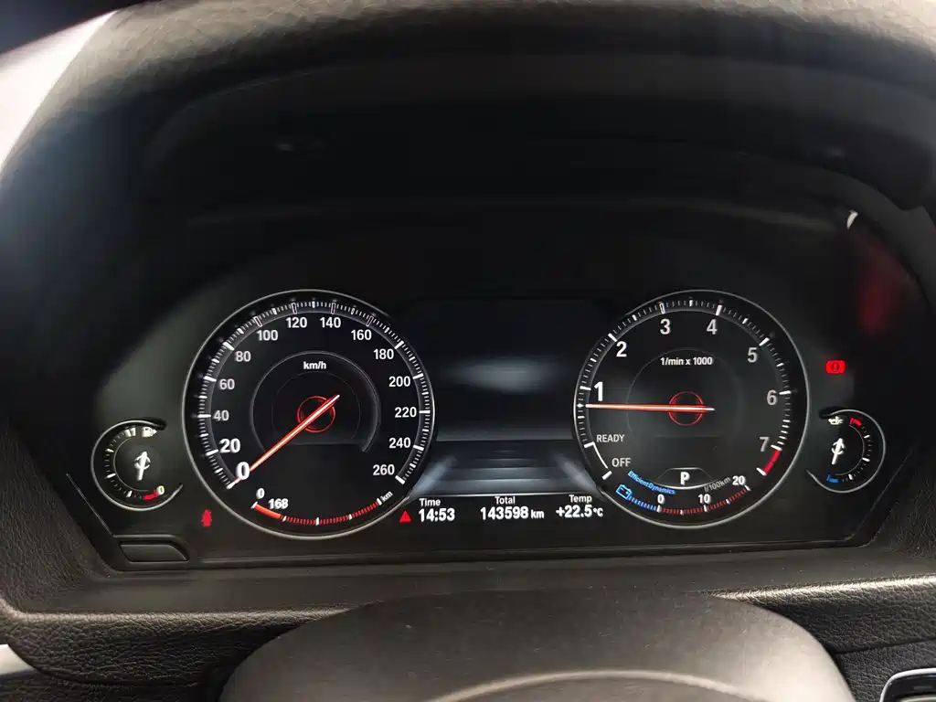 BMW 3 Series 2018 — фото 19