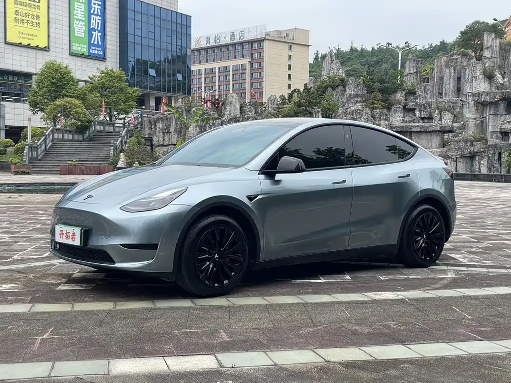 Tesla Model Y 2024 — фото 1