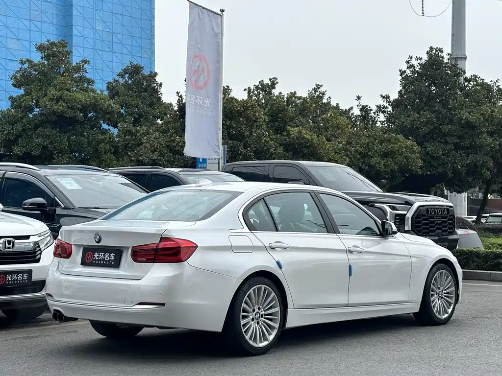 BMW 3 Series 2018 — фото 5