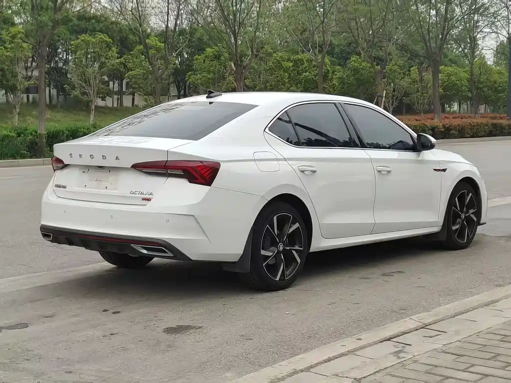 Skoda Octavia 2022 — фото 10