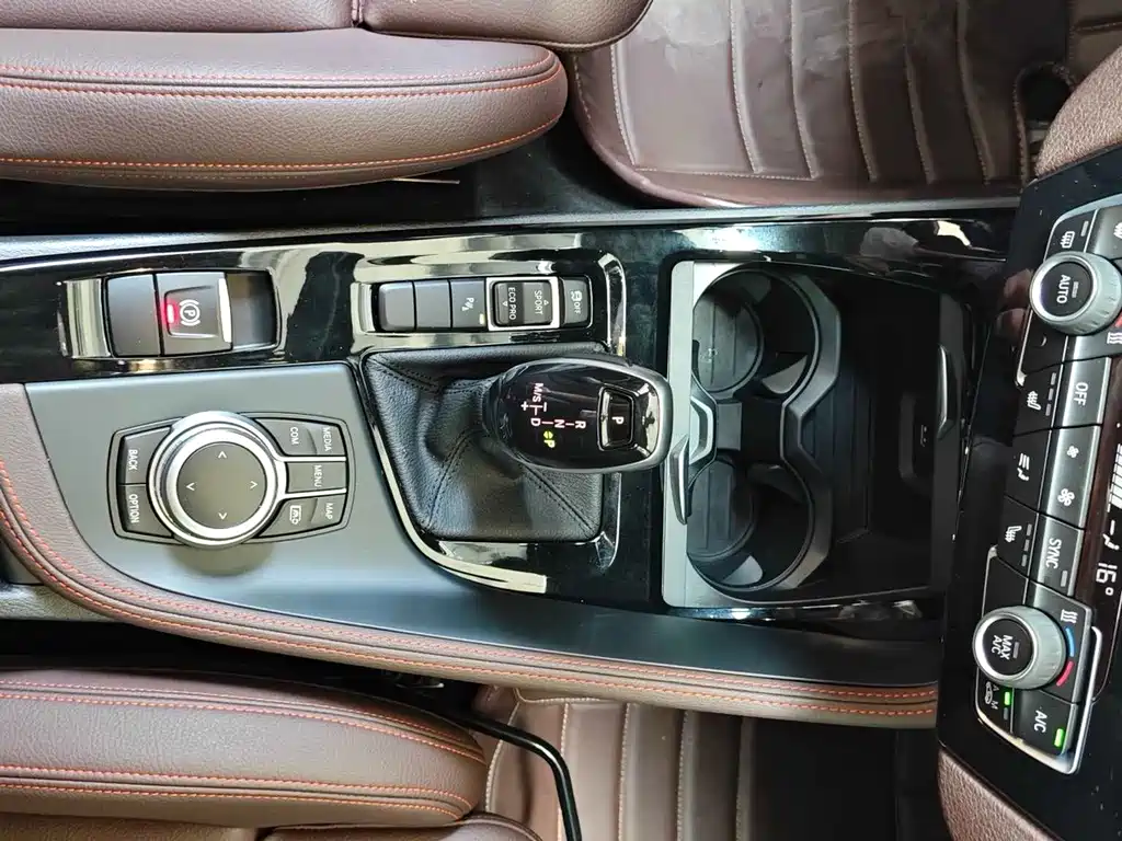 BMW X2 2022 — фото 8