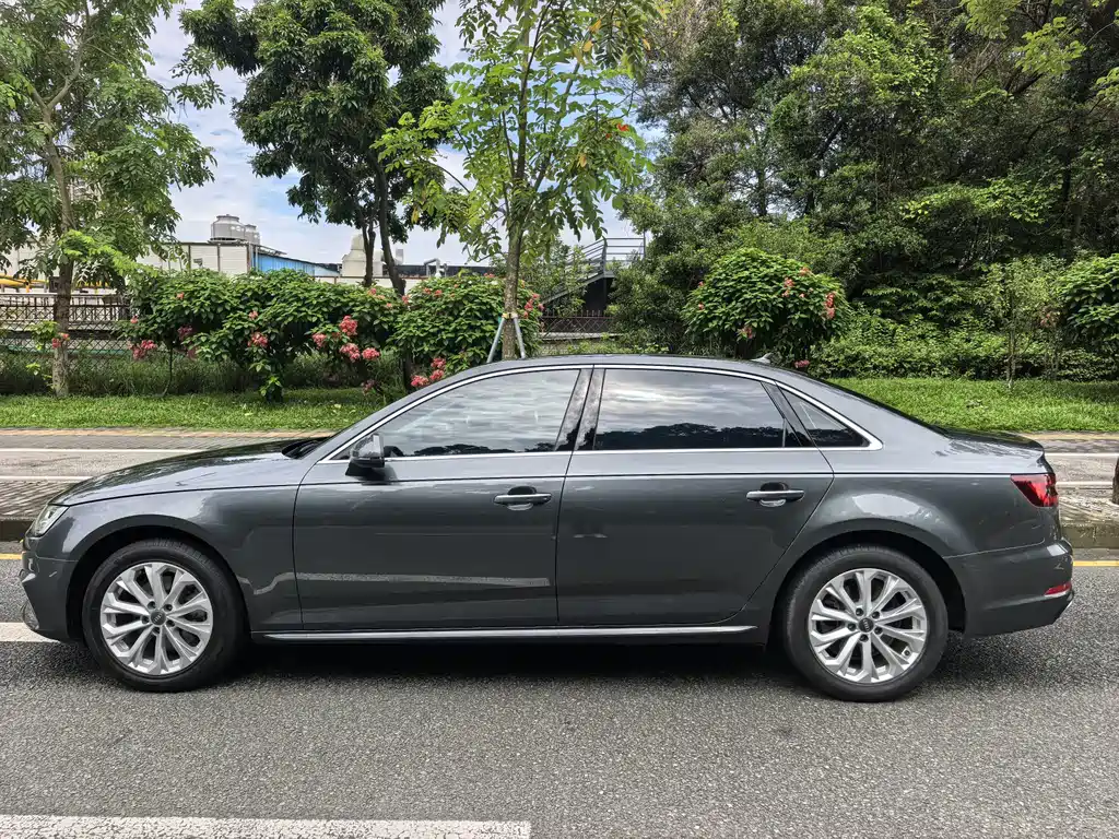 Audi A4L 2019