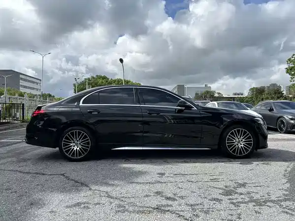 Mercedes-Benz C-Class 2024