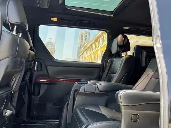 Toyota Alphard 2010