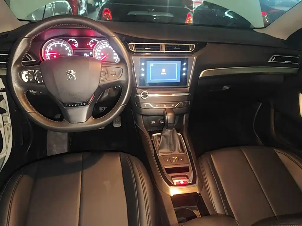 Peugeot 408 2018 — фото 10