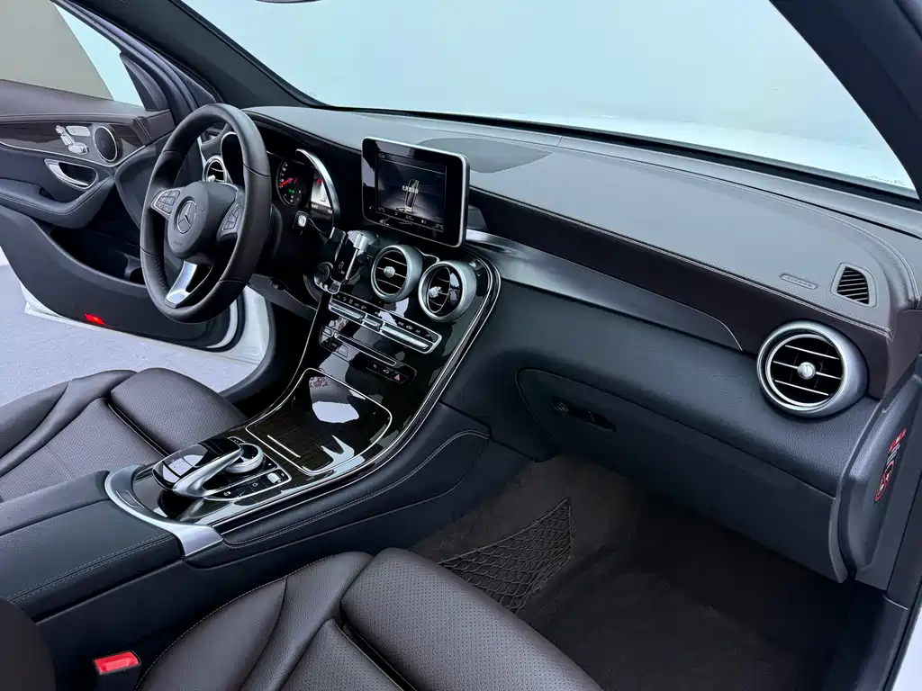 Mercedes-Benz GLC 2018 — фото 24