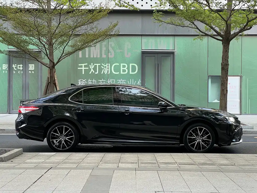 Toyota Camry 2023 — фото 4