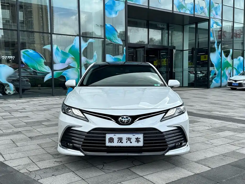 Toyota Camry 2022 — фото 2