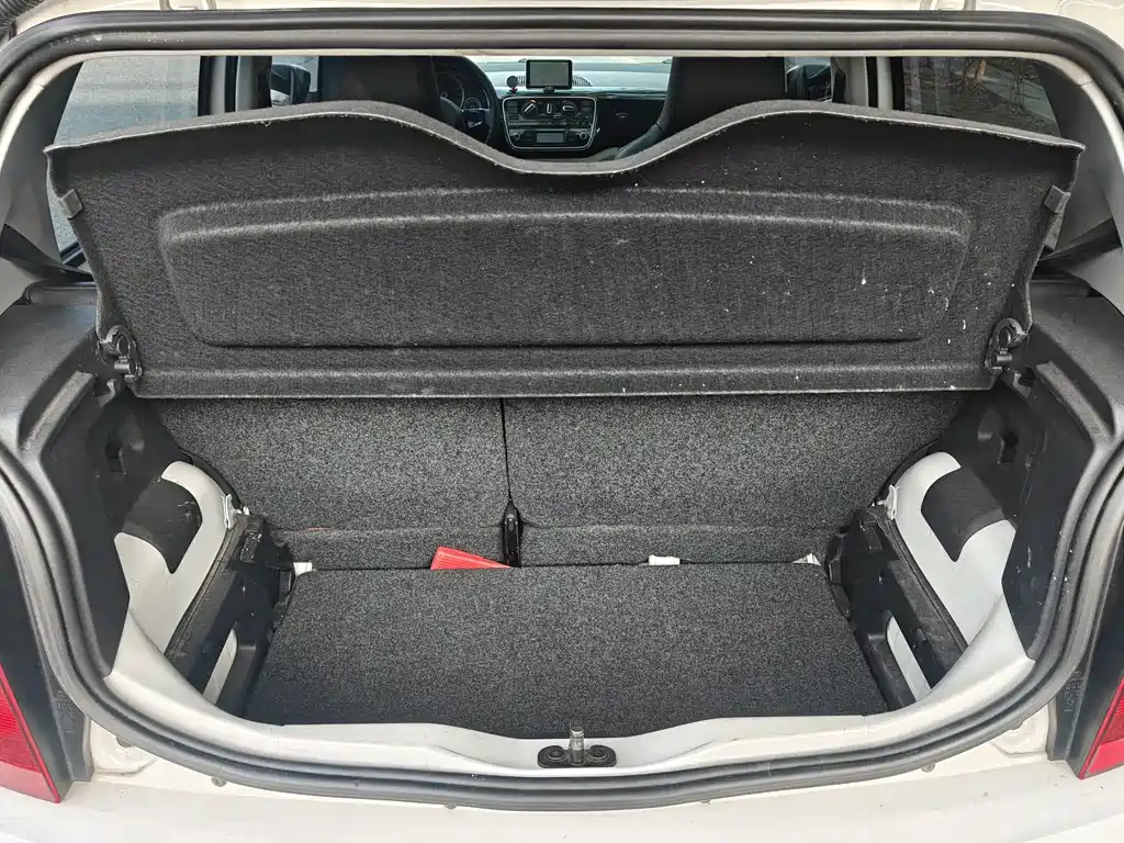 Volkswagen up! 2015 — фото 11