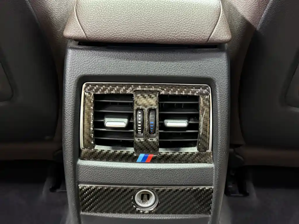 BMW 3 Series 2018 — фото 17