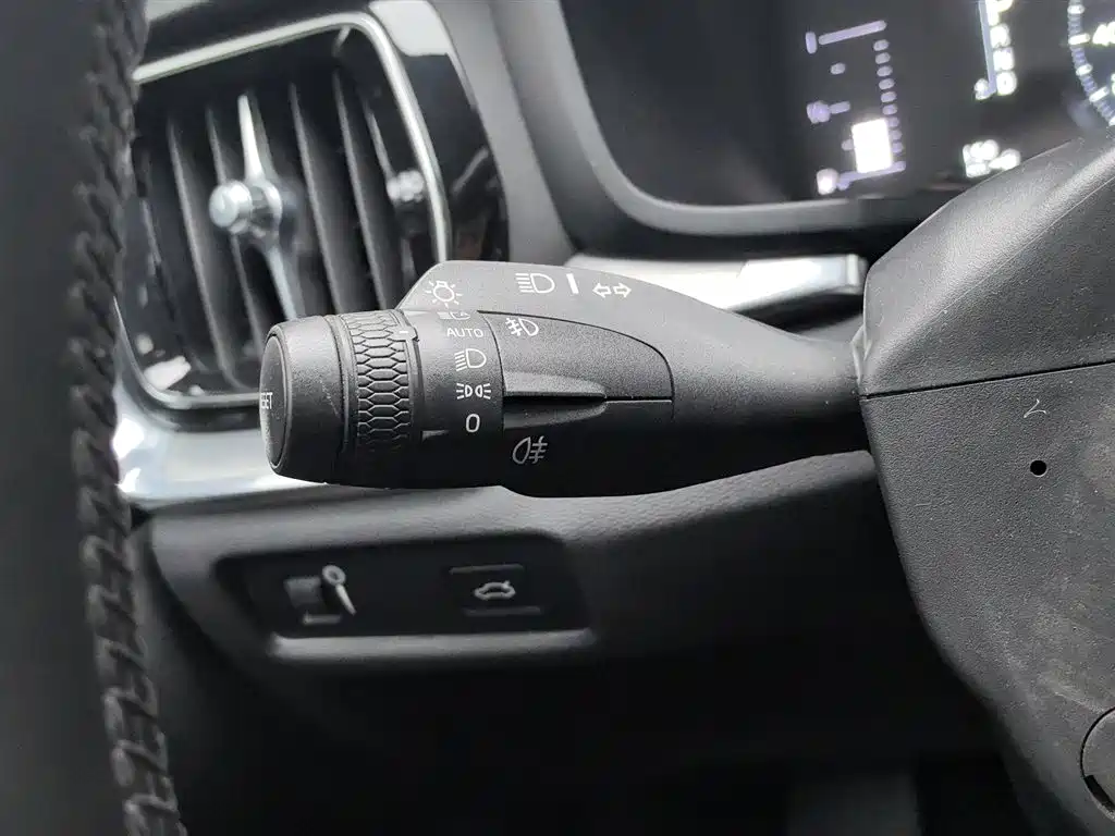 Volvo S60 2021 — фото 21
