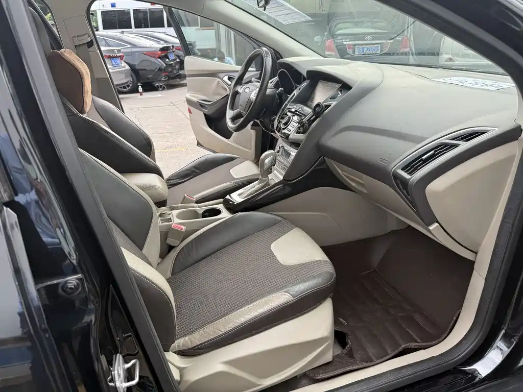 Ford Focus 2014 — фото 14