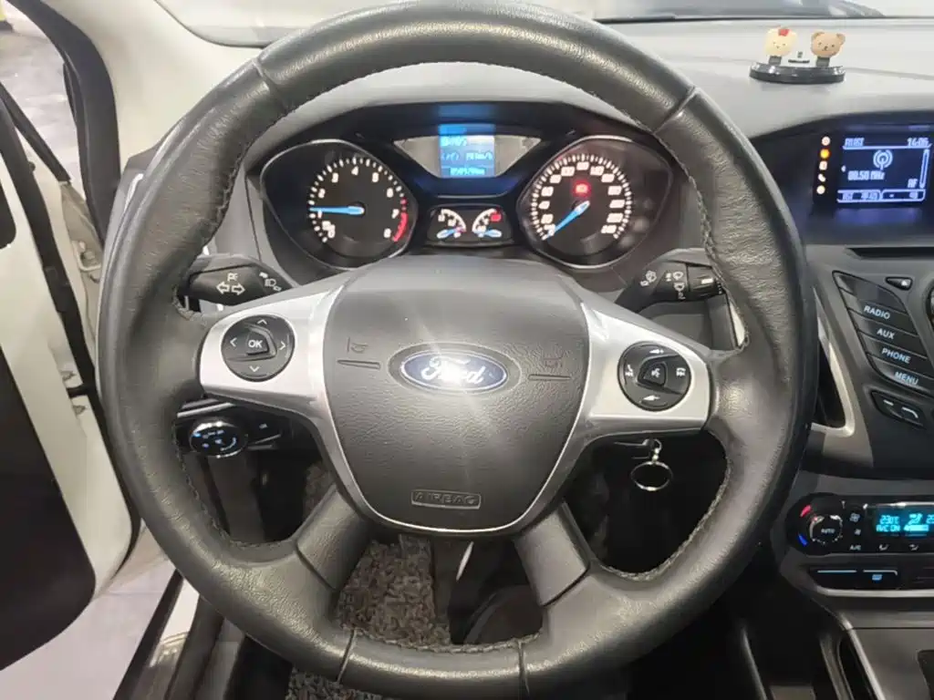 Ford Focus 2014 — фото 11