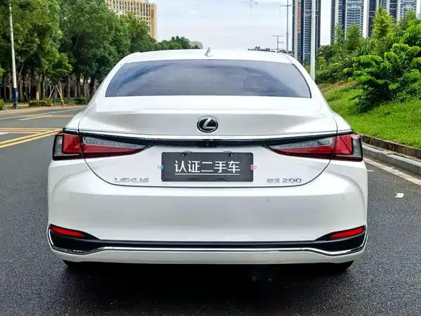 Lexus ES 2024