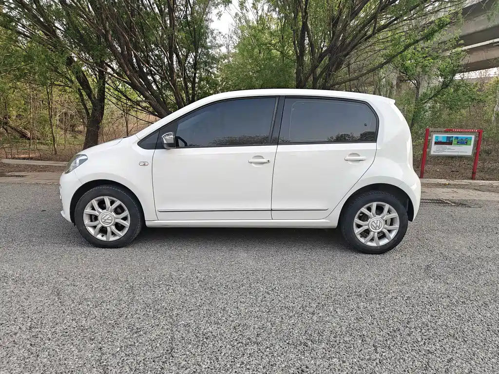 Volkswagen up! 2015 — фото 10