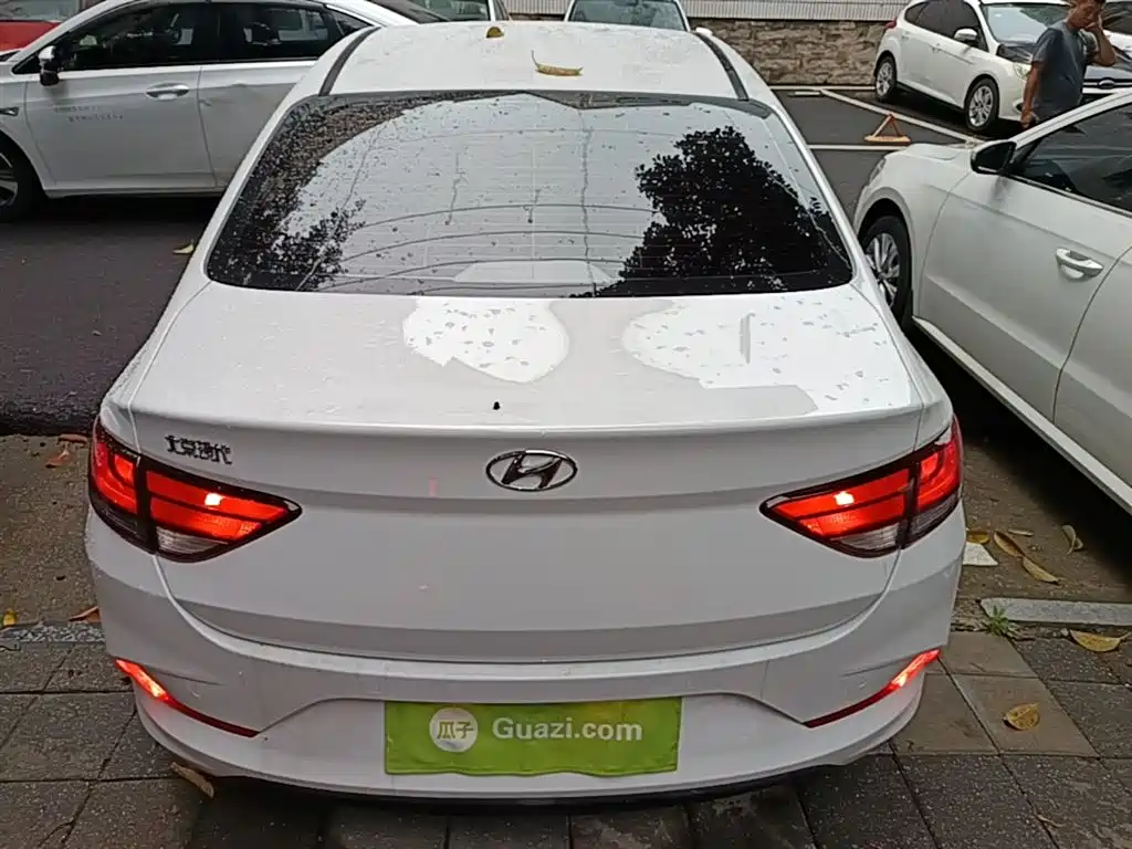 Hyundai Elantra 2019 — фото 6
