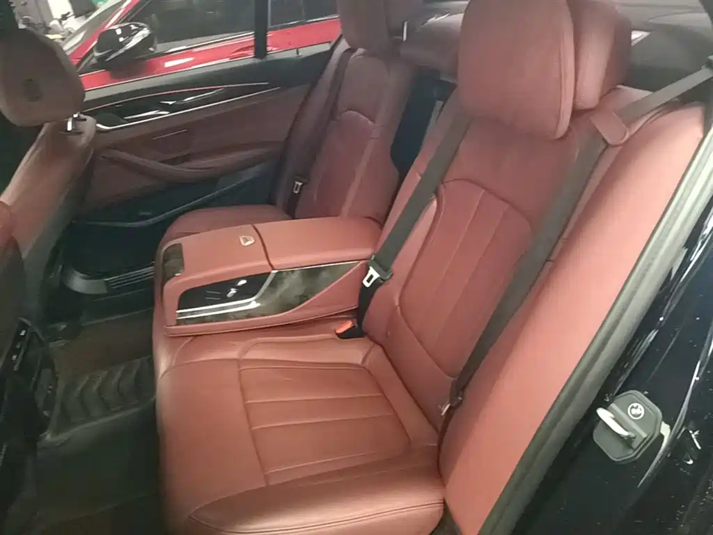 BMW 5 Series 2020 — фото 17