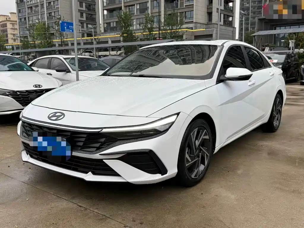 Hyundai Elantra 2024 — фото 1