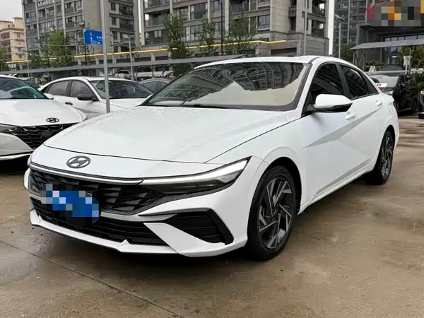 Hyundai Elantra 2022