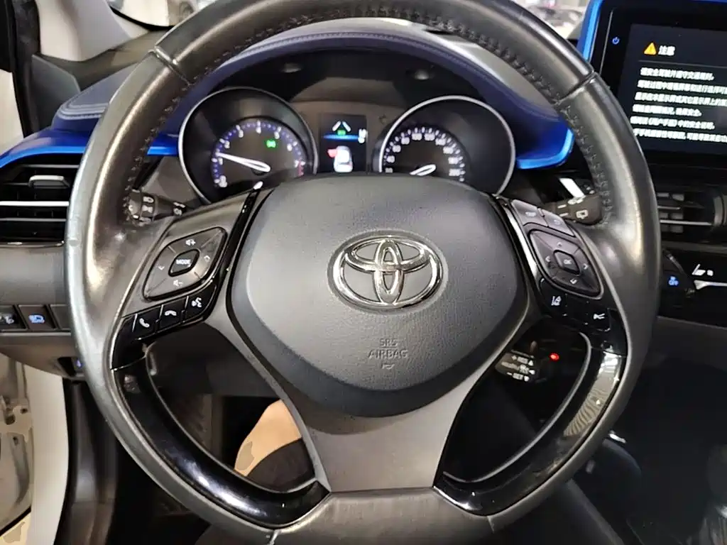 Toyota C-HR 2022 — фото 11