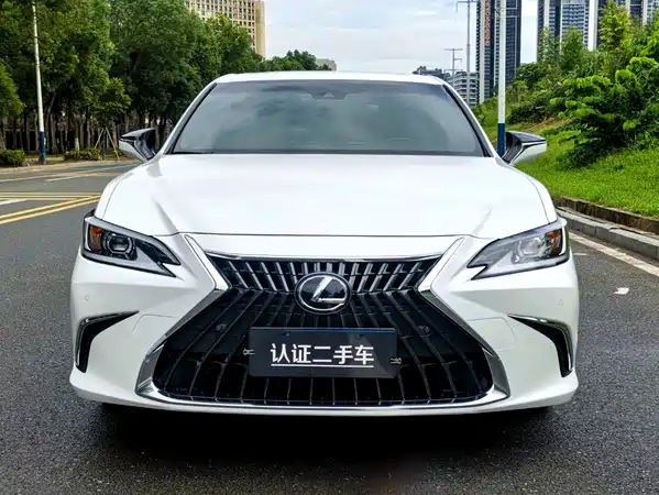 Lexus ES 2024