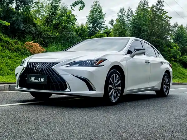 Lexus ES 2024