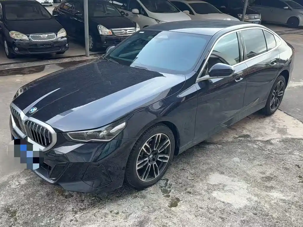 BMW 5 Series 2026 — фото 1