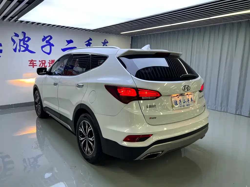 Hyundai Santa Fe 2017 — фото 19