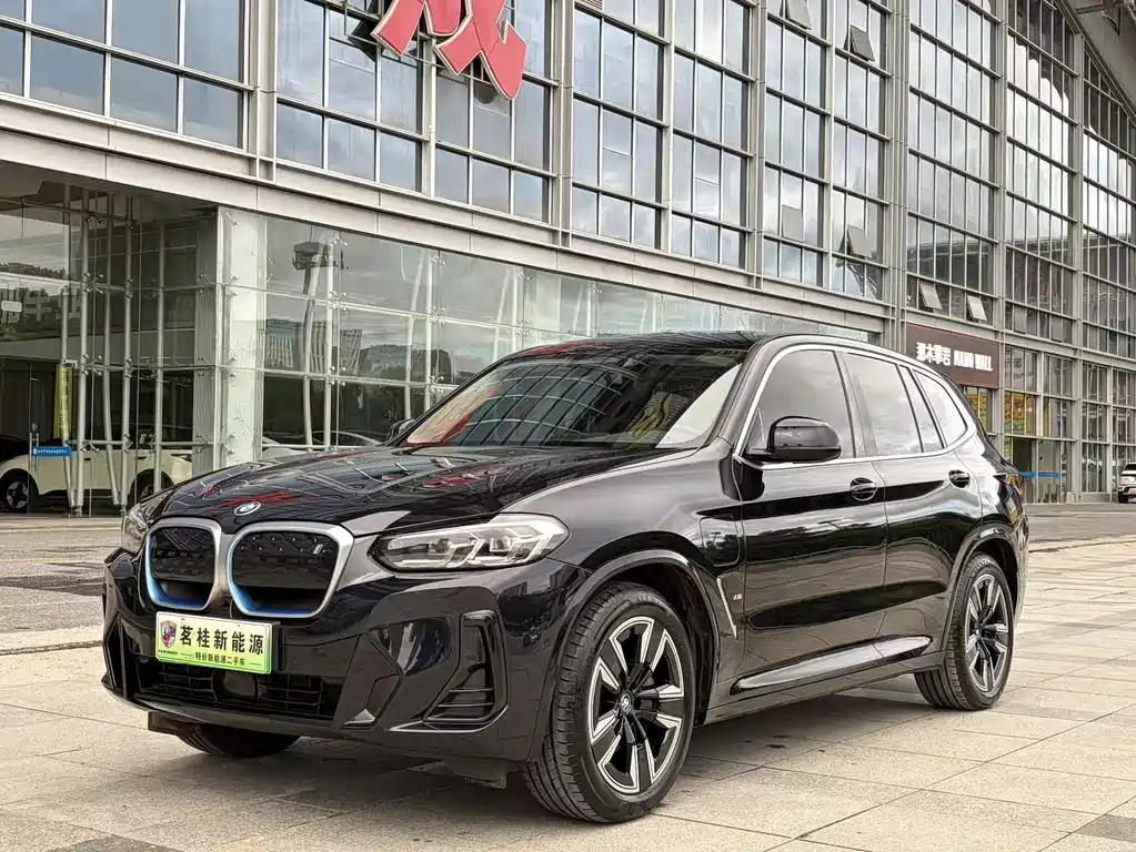 BMW iX3 2022 — фото 1