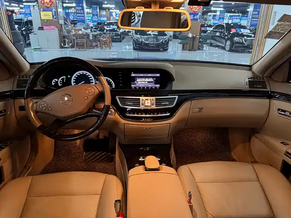 Mercedes-Benz S-Class 2011