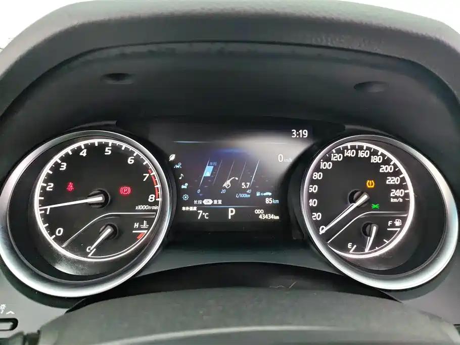 Toyota Camry 2021 — фото 14