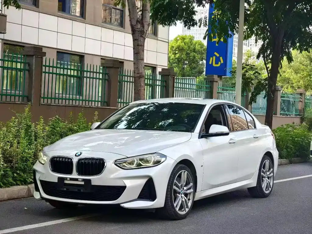 BMW 1 Series 2019 — фото 1