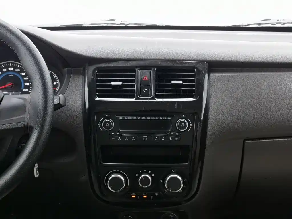 Wuling Rongguang V 2015 — фото 12