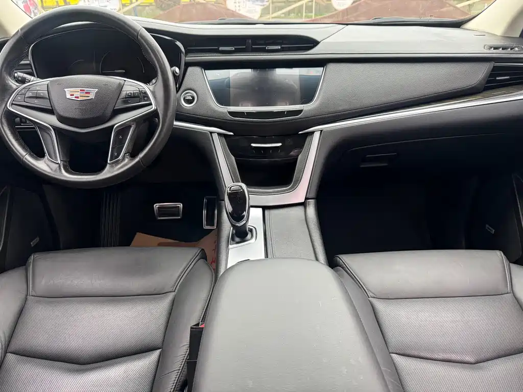 Cadillac XT5 2017 — фото 18