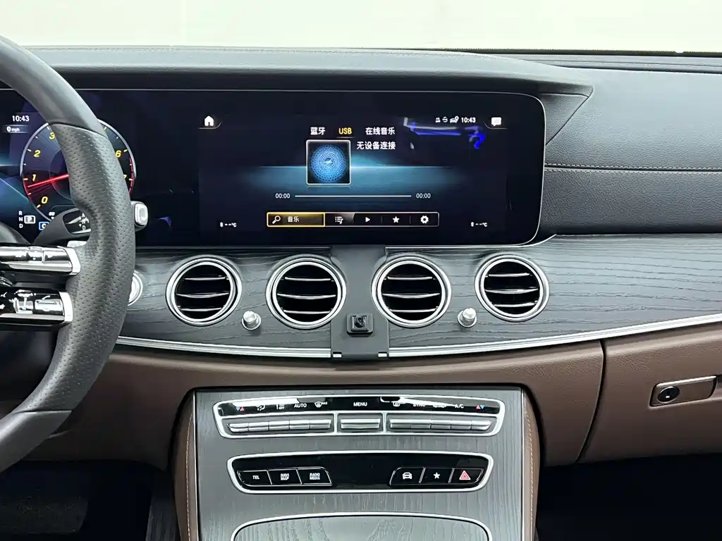 Mercedes-Benz E-Class 2021 — фото 16