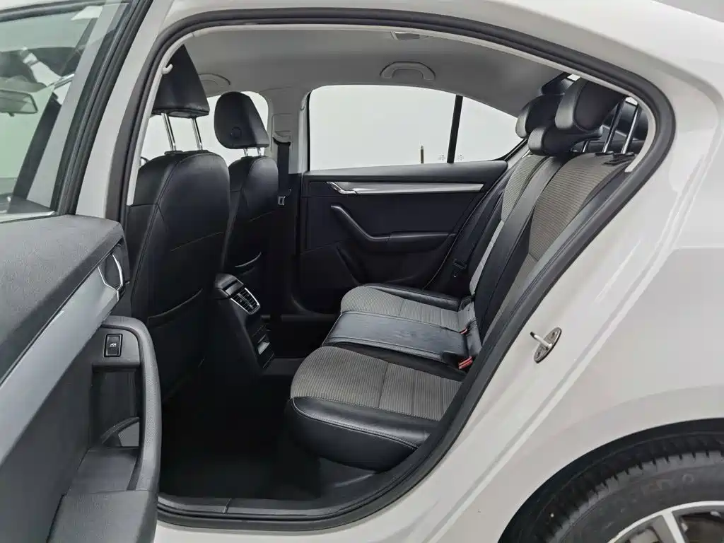 Skoda Octavia 2016 — фото 15