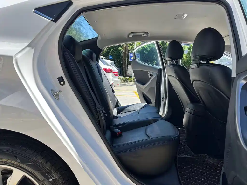 Hyundai Elantra Langdong 2018 — фото 21