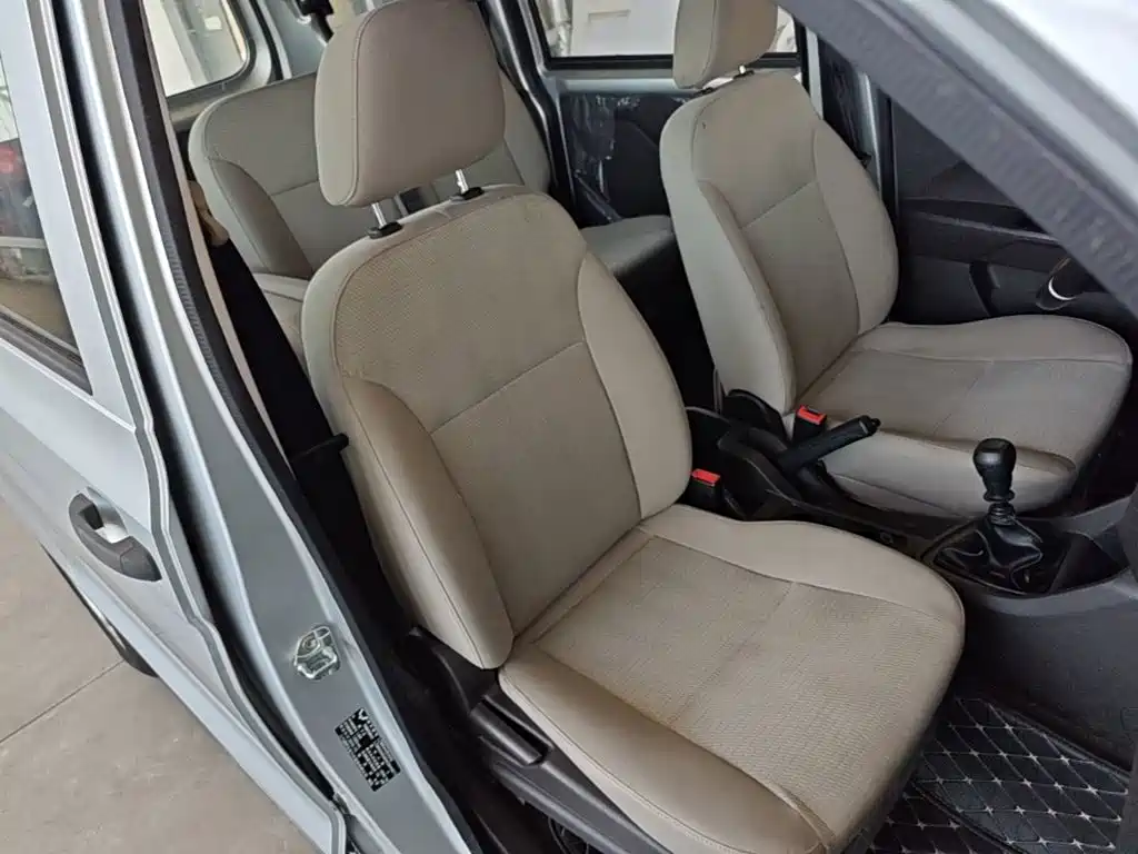 Wuling Hongguang V 2019 — фото 25