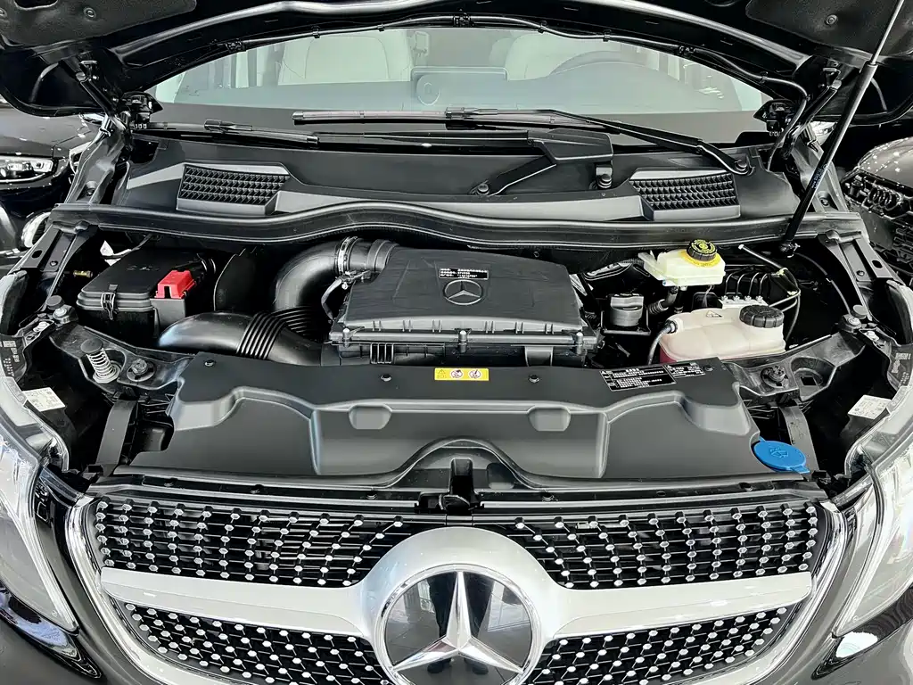 Mercedes-Benz V-Class 2023 — фото 28