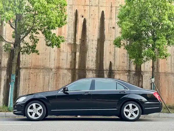 Mercedes-Benz S-Class 2012