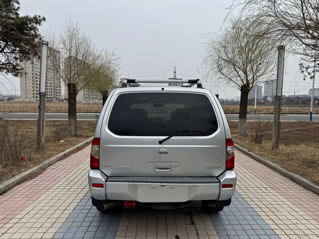 Nissan Paladin 2015 — фото 4